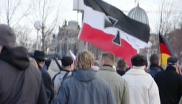 Neonaziści wychodzą z cienia